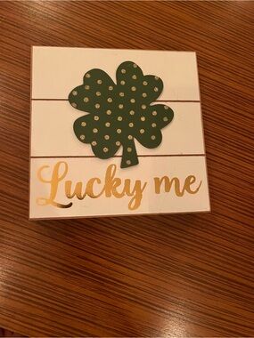 Lucky Me Shamrock Wall Sign - Green and Gold